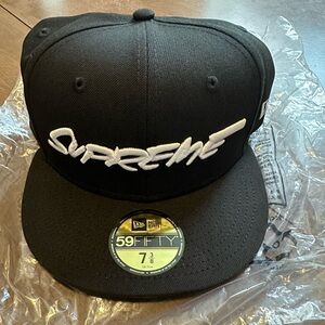 SUPREME BLACK HAT SIZE 7 3/8 NWT